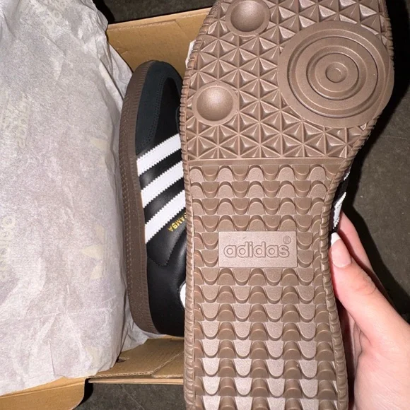 Adidas samba OG women Black Sneakers with White Stripes size 6/7/8 us box - Picture 3 of 4